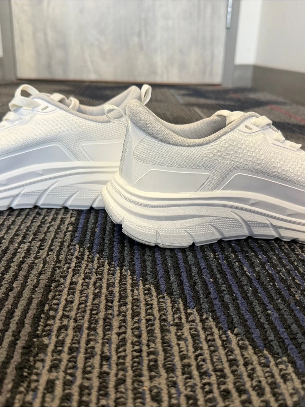 Women's Max Walk Vionic Sneakers NWOB